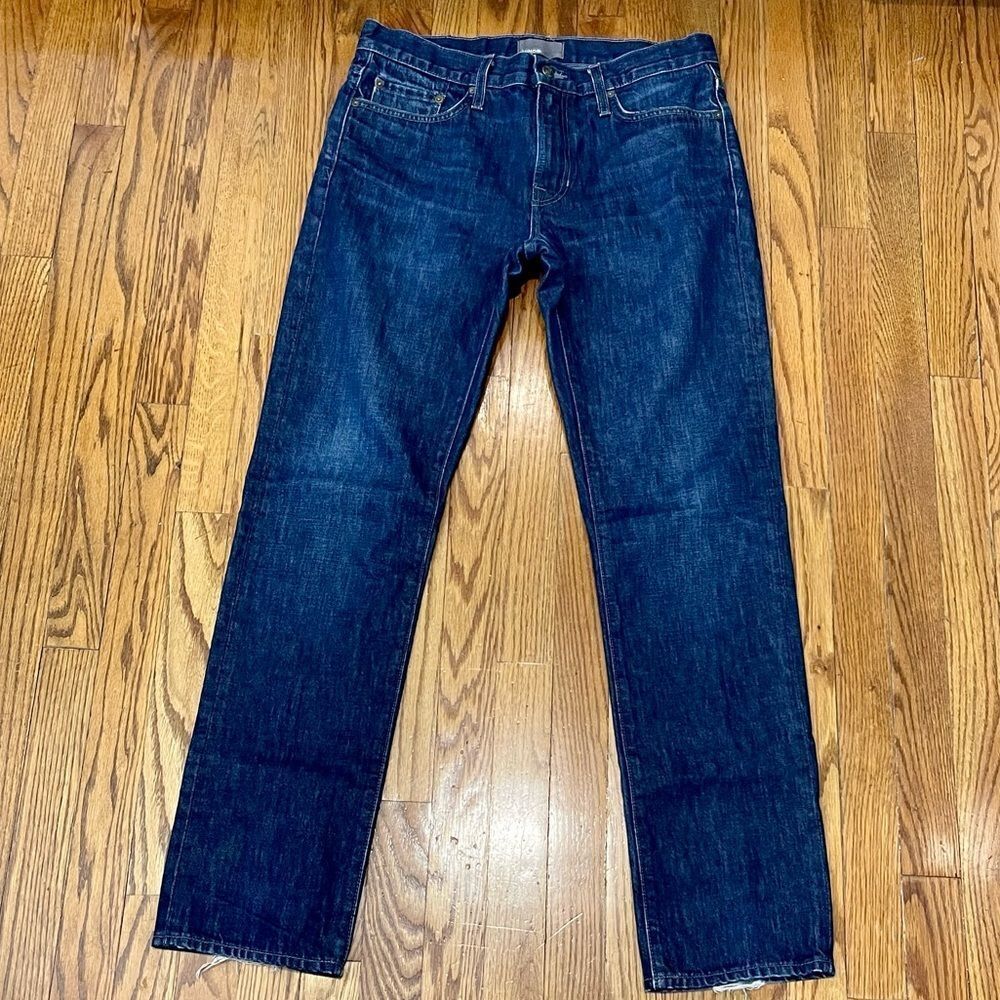 Vince VM323 Straight Leg Jeans. Size 32. Dark Vintage Blue Wash.